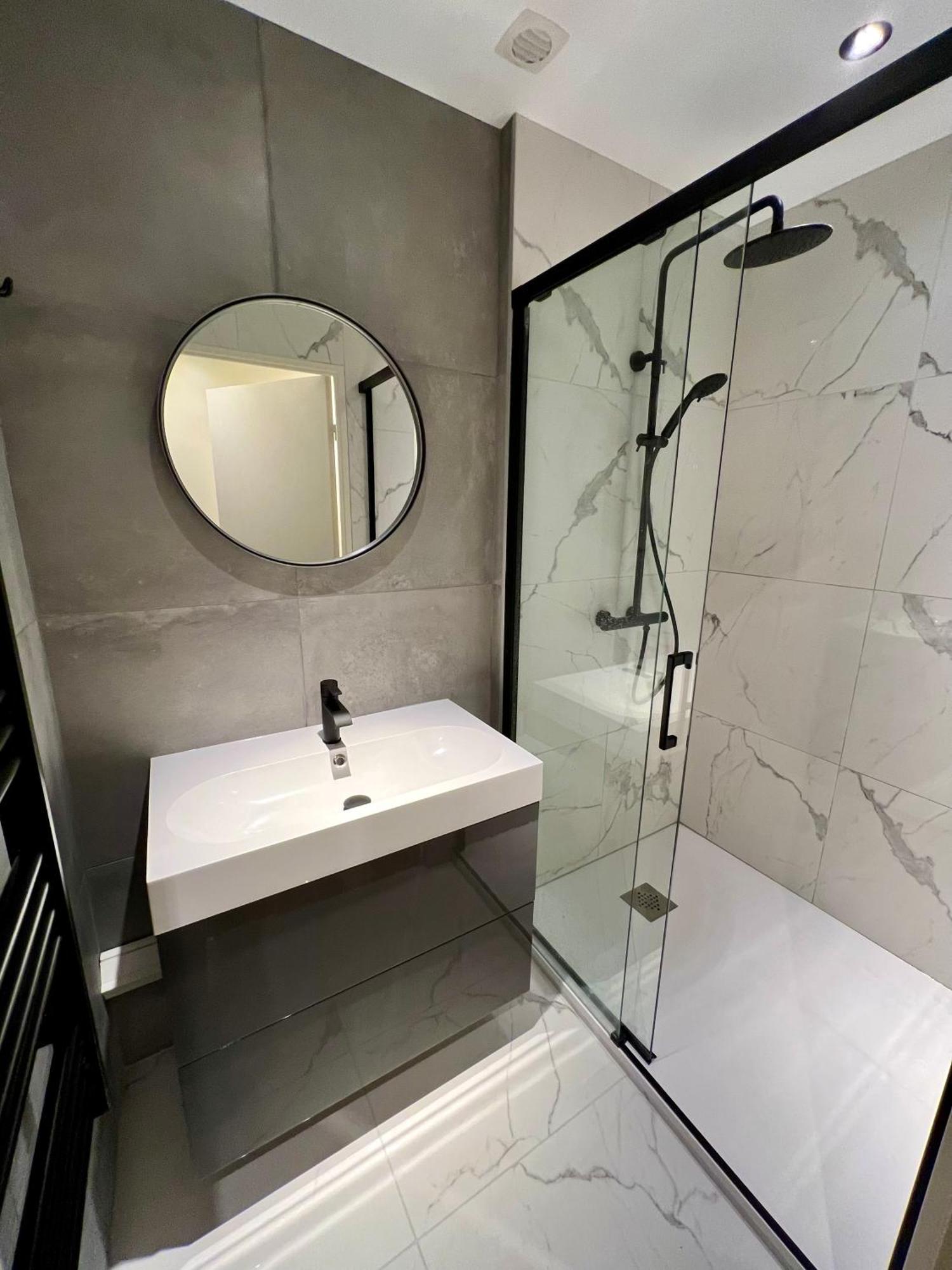 Lyon Premium - Luxezen Spa วีเลอร์บาน ภายนอก รูปภาพ